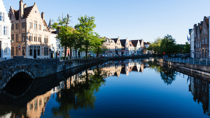 Fototapeta premium Symmetrical Reflections on Bruges Canal