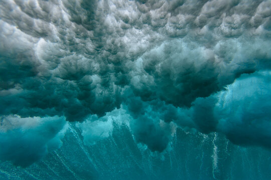 Maledives, Ocean, underwater shot, wave