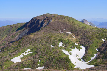 Fototapeta premium 栃木県の那須連山、南側稜線から望む三本槍岳と旭岳