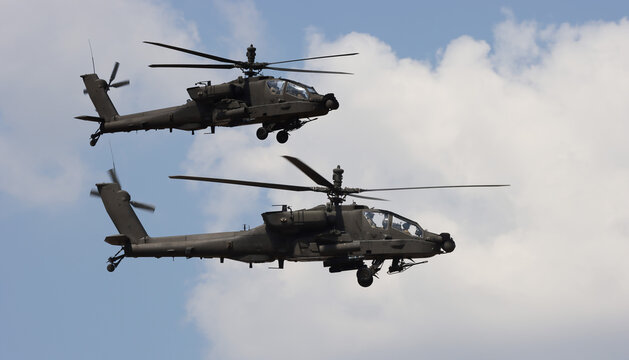 ah-64 apache military helicopter 
