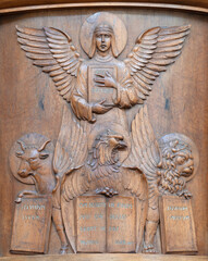 Obraz premium BERGAMO, ITALY - MARCH 18, 2026: The carved wood relief of Four Evangelist in the church Chiesa di San Leonardo by unknown artist. 