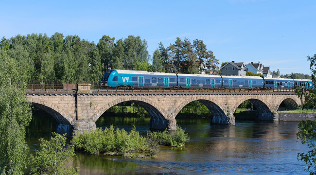 VY Class 75 Electric Multiple Unit arriving at Honefoss, Buskerud, Norway