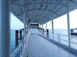 Covered walkway leading to the international pontoon at Tanjung Balai Karimun port © Farastika
