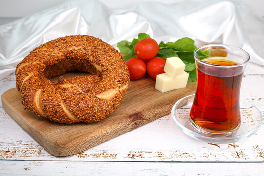 simit &ccedil;ay bagel bread with sesame seeds and tea	
