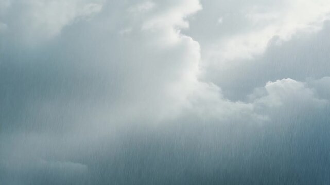 激しい雨が降る曇り空と白い雲の自然背景