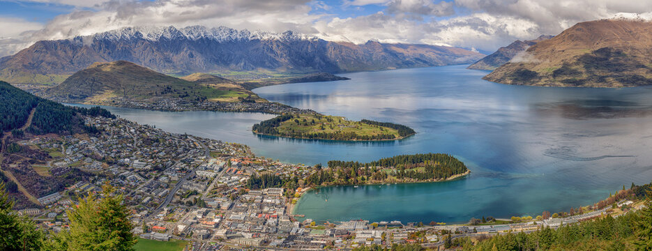 The view of Queenstown from Gondola viewing platform, Bob's Peak, Queenstown, New Zealand