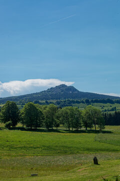 Paysage de la Haute-Loire avec le Mont Lisieux