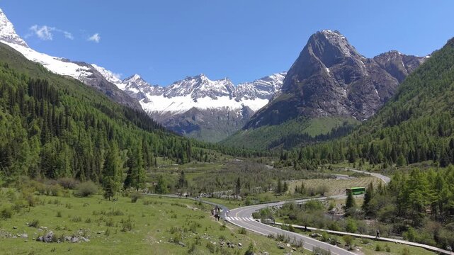 Shuangqiao Valley of Mount Siguniang in Summer-04.Shuangqiao Valley is the longest and most accessible valley in the Mount Siguniang scenic area in Sichuan, China.