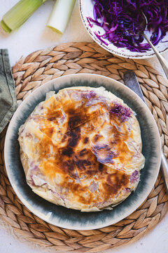 Crispy phyllo pastry tart with red cabbage and cheese
