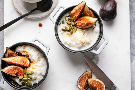 Coconut rice pudding topped with fresh figs and pumpkin seeds