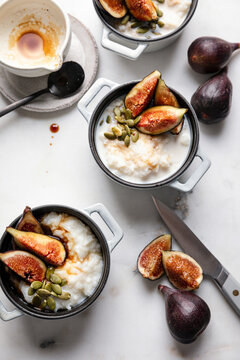 Coconut rice pudding topped with fresh figs and pumpkin seeds