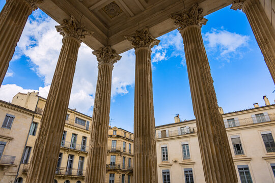 La Maison Carr&eacute;e Temple Antique de N&icirc;mes dans le Gard en France