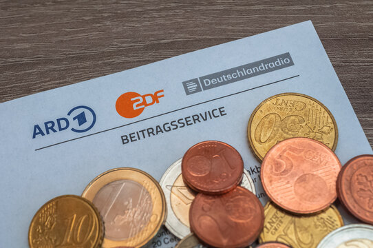 Beitragsservice von ARD und ZDF Rundfunkgeb&uuml;hr Rundfunkbeitrag GEZ mit Geld in Deutschland