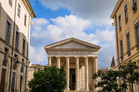 La Maison Carr&eacute;e Temple Antique de N&icirc;mes dans le Gard en France