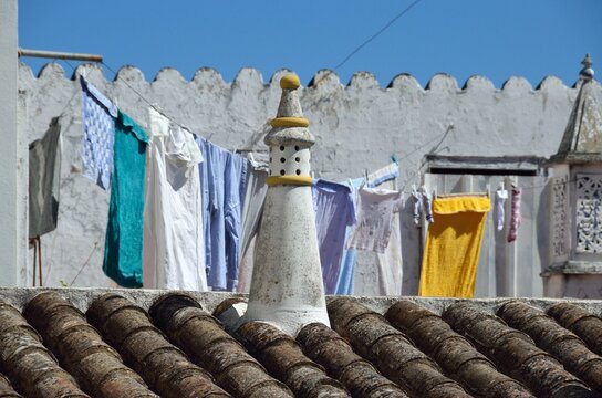 Ropa tendida para secarse en Tavira, Algarve, Portugal