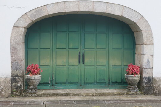 Puerta verde decorativa