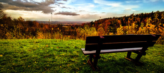 wypoczynek na ławce © NaturePhoto