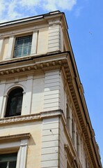 Obraz premium Elegant Historic European Building Against Blue Sky