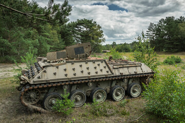 Obraz premium abandoned battle tank on a training range
