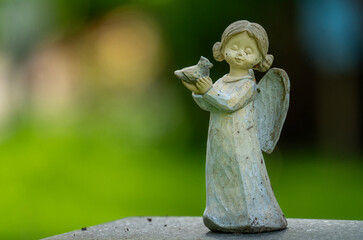 Naklejka premium Cemetery angel statue in cemetery