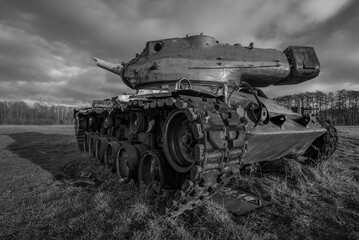 Obraz premium abandoned battle tank on a training range