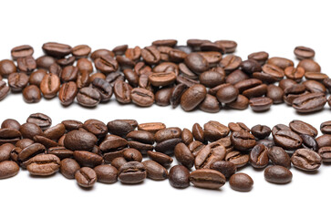 Fototapeta premium Heap of roasted coffee beans isolated on white background