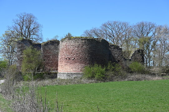 Kirchenruine in Aura an der Saale