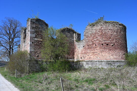 Kirchenruine in Aura an der Saale