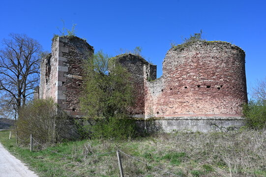 Kirchenruine in Aura an der Saale