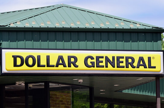 A Dollar General store on its own, isolated lot. Dollar General Corporation is a chain of discounted general merchadise stores with extensive locations throughout the US and also in Mexico.