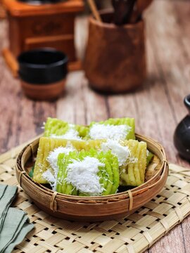 Colorful Traditional Gethuk Lindri with Rustic Presentation