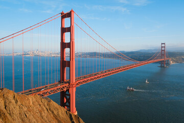 Fototapeta premium Cityscape of the Golden Gate Bridge in San Francisco, California, USA