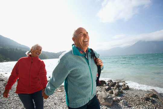 Germany, Bavaria, Walchensee, Senior couple hiking on lakeshore