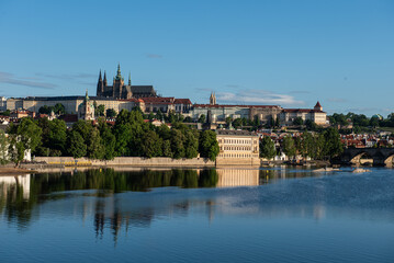 Fototapeta premium El castillo de Praga, el más grande del mundo y también una parte de la literatura