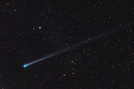 Cometa c-2025 R3 ripresa con teleobbiettivo e camera astrronomica