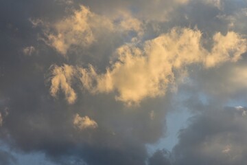 Obraz premium Cloudscape, Colored Clouds at Sunset near the sea on a Cloudy Day