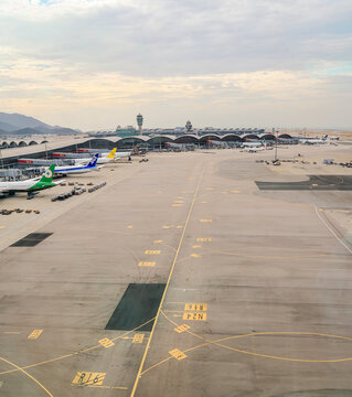 Hong Kong International Airport view, airplane parking at the passenger gate Prepare to serve passengers on the voyage.