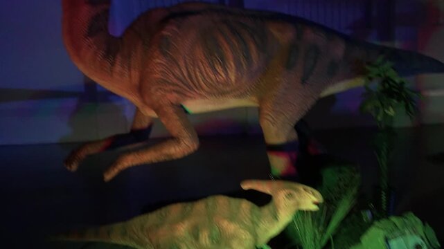 Dinosaurs Parasaurolophus mother offspring animatronic moving statue animal
