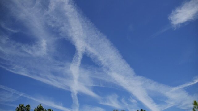 Chem-Trail &uuml;ber dem Ruhrgebiet im Mai 2026 - Timepalse / Zeitraffer