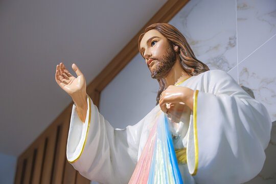 Divine Mercy of Jesus catholic religious statue