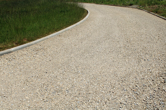 Am&eacute;nagement cr&eacute;ation d'une all&eacute;e avec bordures, route en calcaire blanc, design ext&eacute;rieur, am&eacute;nagement paysager