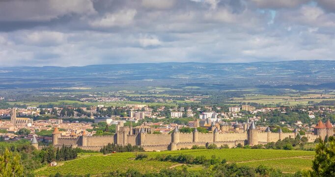 La saison du printemps au dessus de la Cit&eacute; de Carcassonne