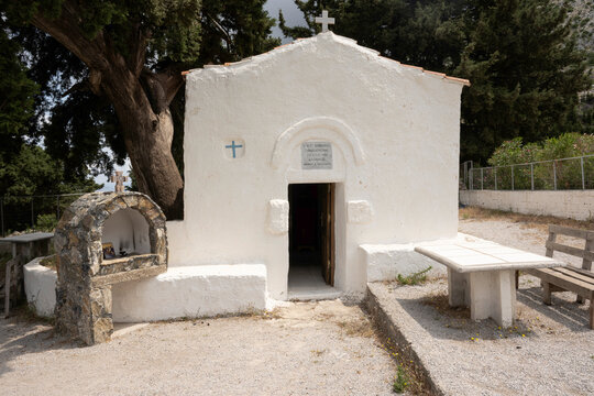 Die griechisch orthodoxe Kapelle Agios Georgius ist ein Ausgangspunkt f&uuml;r Wanderungen zu vor 200 Jahren aufgegebenen Bergdorf Palaio Pyli- Insel Kos, Griechenland
