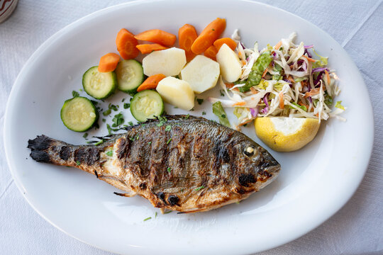 Fischgericht - Gegrillte  Seebrasse 