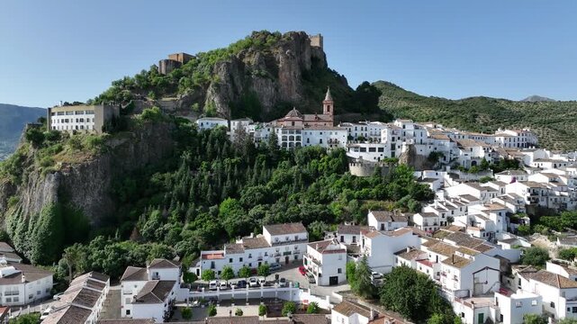 Municipio de Zahara de la Sierra en el parque natural de Grazalema, Espa&ntilde;a