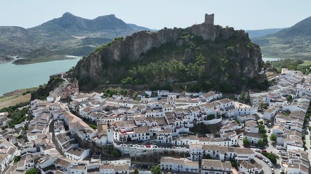 Municipio de Zahara de la Sierra en el parque natural de Grazalema, Espa&ntilde;a