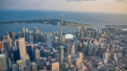 Naklejka premium Twilight Over Toronto. Stunning Aerial View from Helicopter