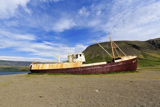 Stranded shipwreck on the beach, former fishing vessel Gardar BA 64 on road 612, tourist attraction, Cirrus, Patreksfj&ouml;r&eth;ur fjord, Patreksfj&ouml;rdur, Vestfir&eth;ir, Westfjords, Iceland