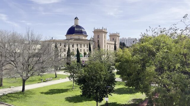 Jard&iacute;n del Turia Park Valencia Spain Sunny Day Urban Green Space View