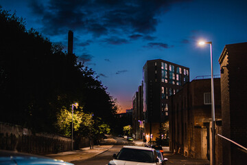 Obraz premium Atmospheric Glasgow street at twilight with glowing city lights, Scotland